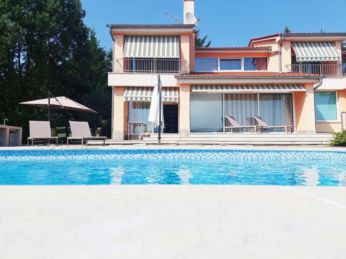 Apartments In Villa Azra Rijeka Exterior photo