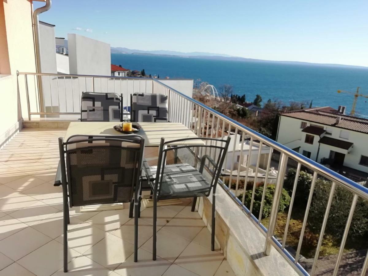 Apartments In Villa Azra Rijeka Exterior photo